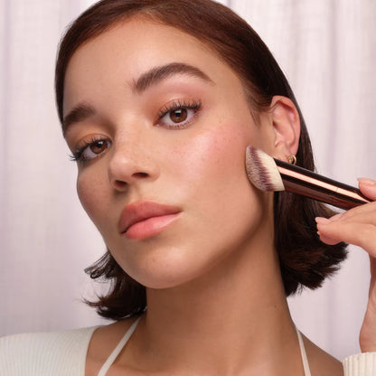 Hourglass Ambient™ Soft Glow Fondöten Fırçası