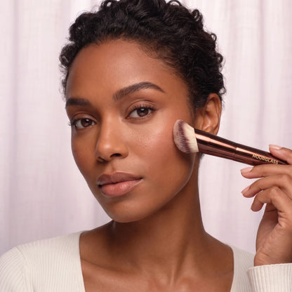 Hourglass Ambient™ Soft Glow Foundation Brush – Fondöten Fırçası